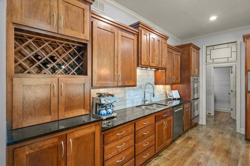 9914 Woodstock Street — photo 9
