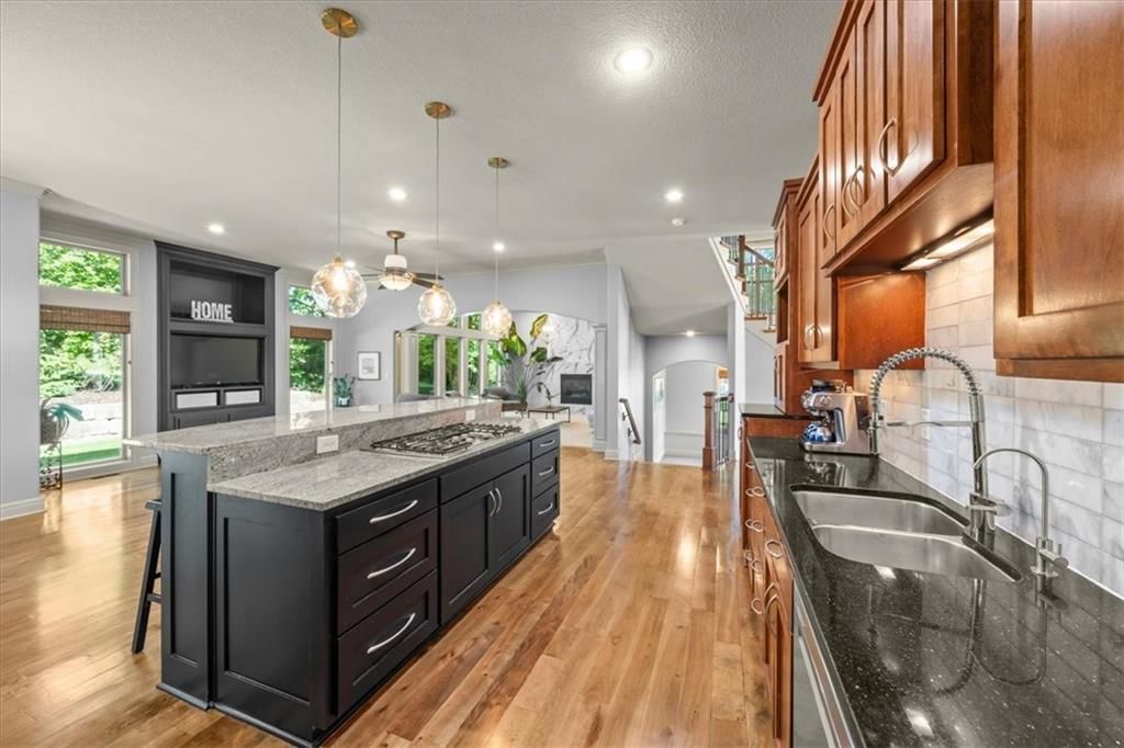 9914 Woodstock Street — photo 11