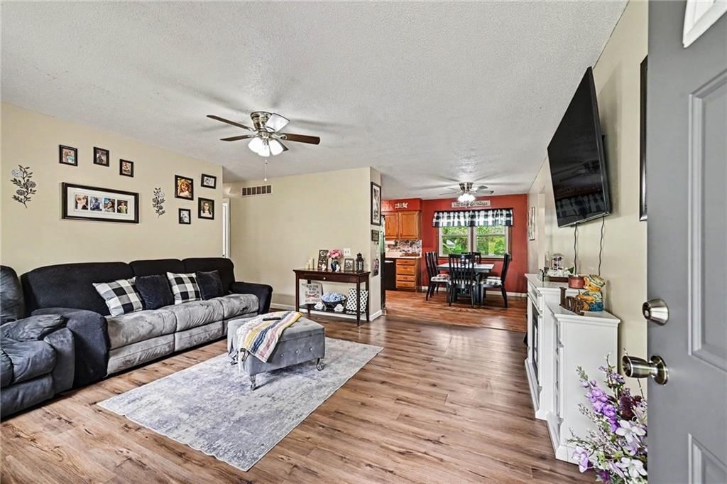 321 Matthews Lane — photo 4