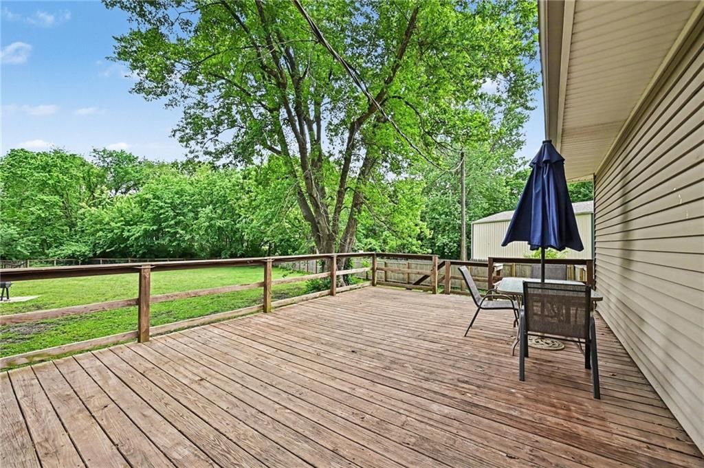 321 Matthews Lane — photo 12