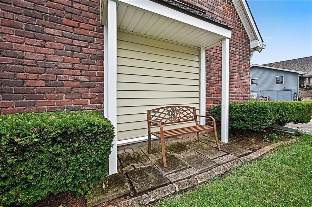 9711 Betsy Ross Lane — photo 3