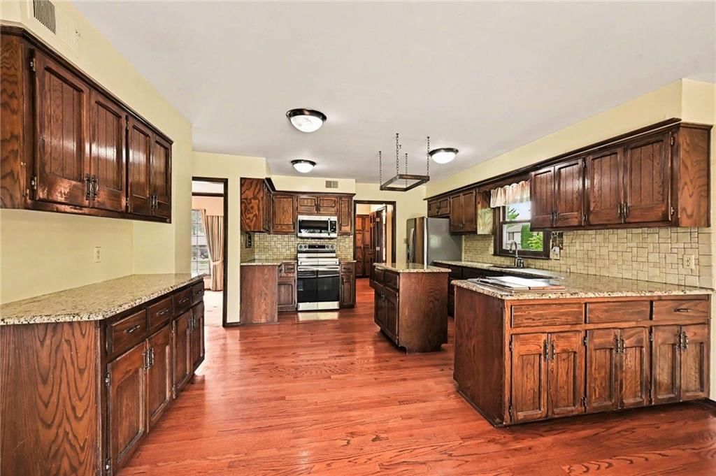 9711 Betsy Ross Lane — photo 16