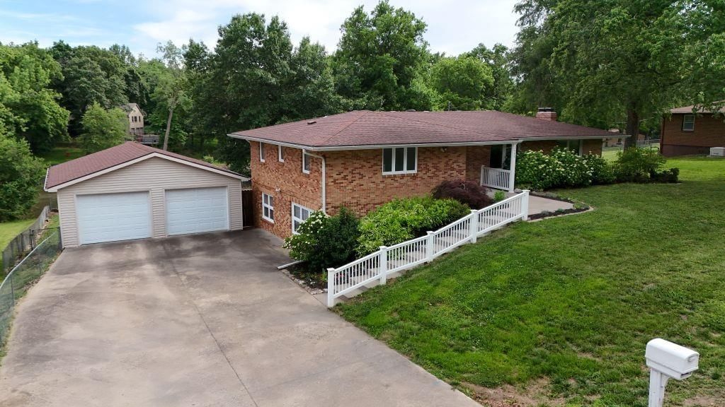 3900 E Hills Drive, St Joseph, MO