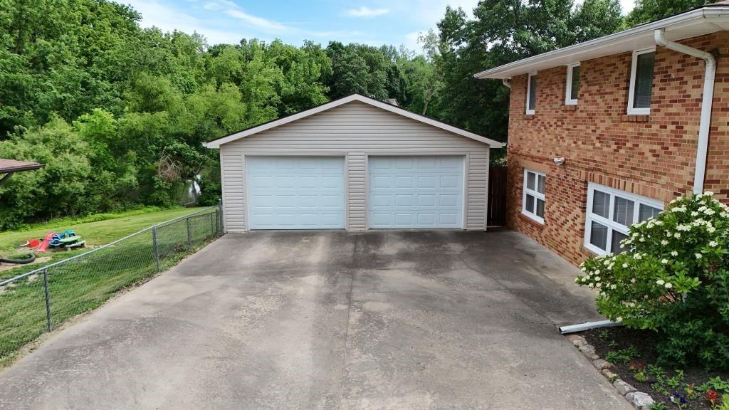 3900 E Hills Drive — photo 9