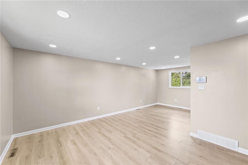 6508 E 155th Street — photo 2