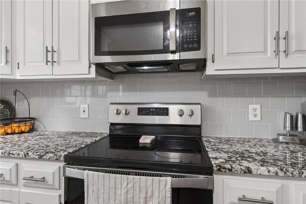 7323 Outlook Street — photo 10