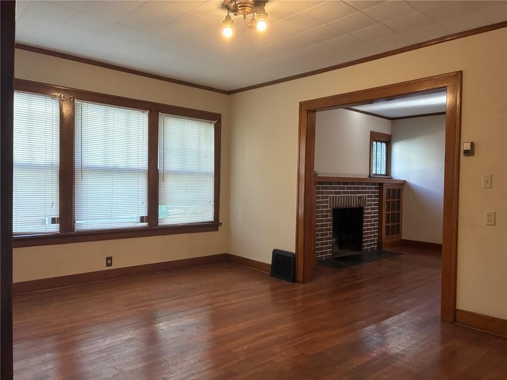 221 W Kansas Street — photo 8