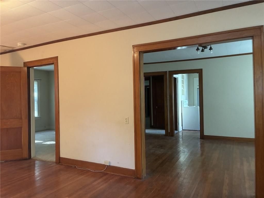221 W Kansas Street — photo 9