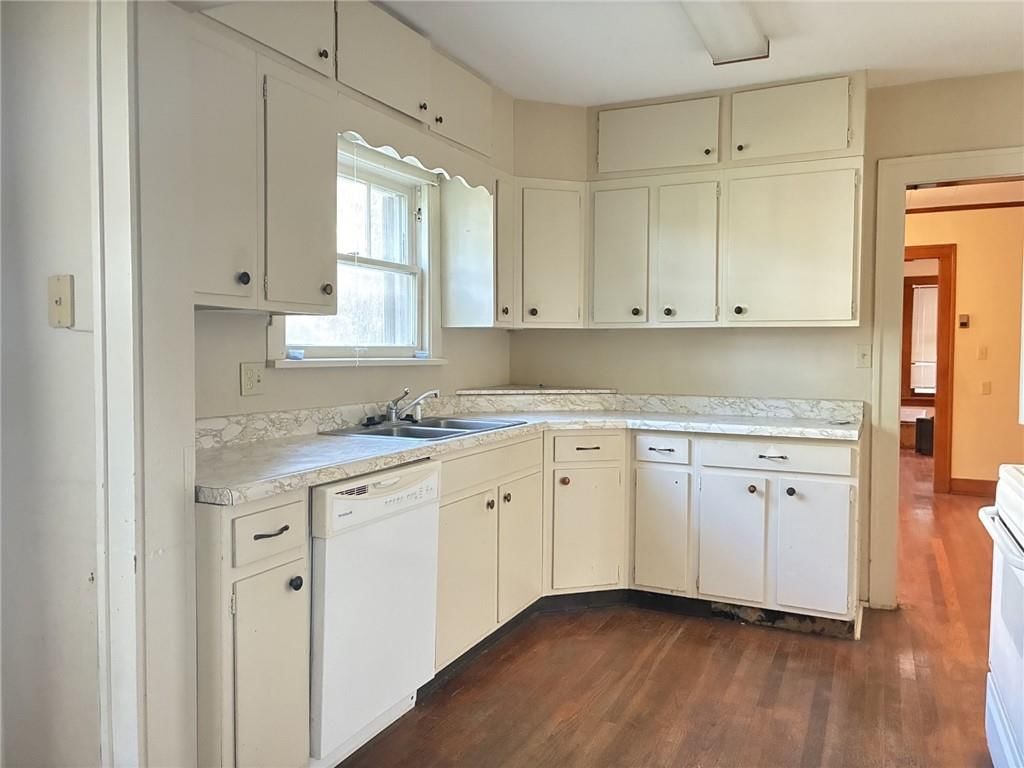 221 W Kansas Street — photo 11