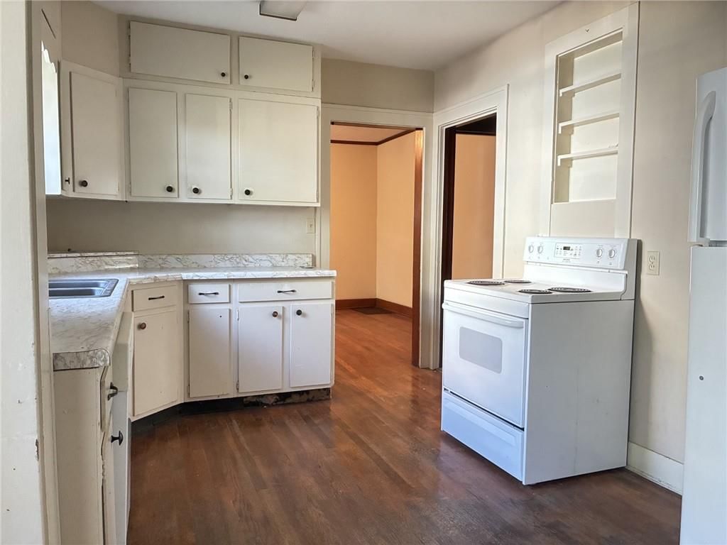 221 W Kansas Street — photo 12