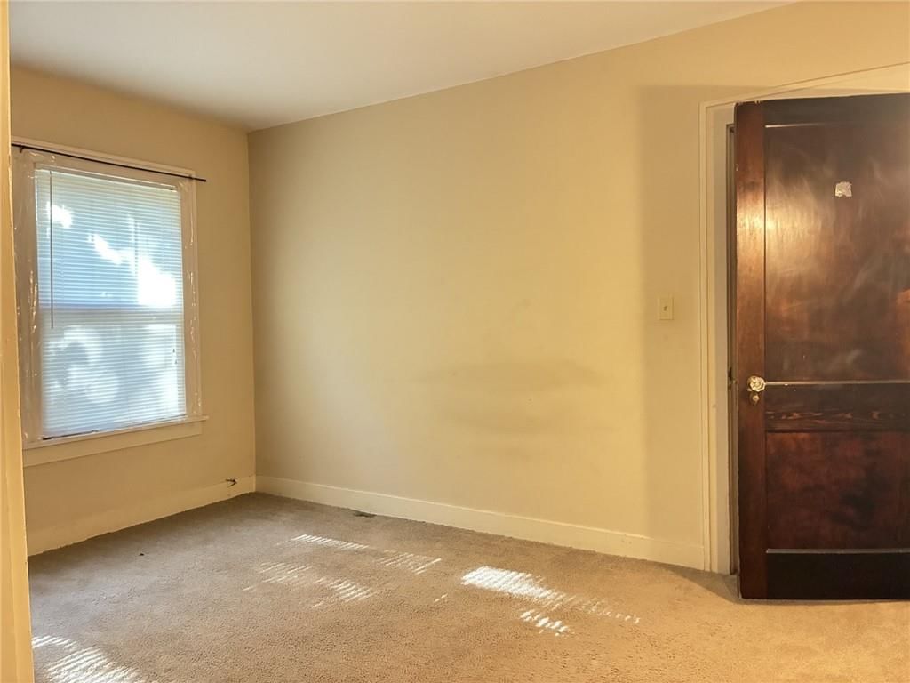 221 W Kansas Street — photo 15