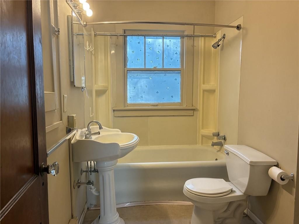 221 W Kansas Street — photo 16