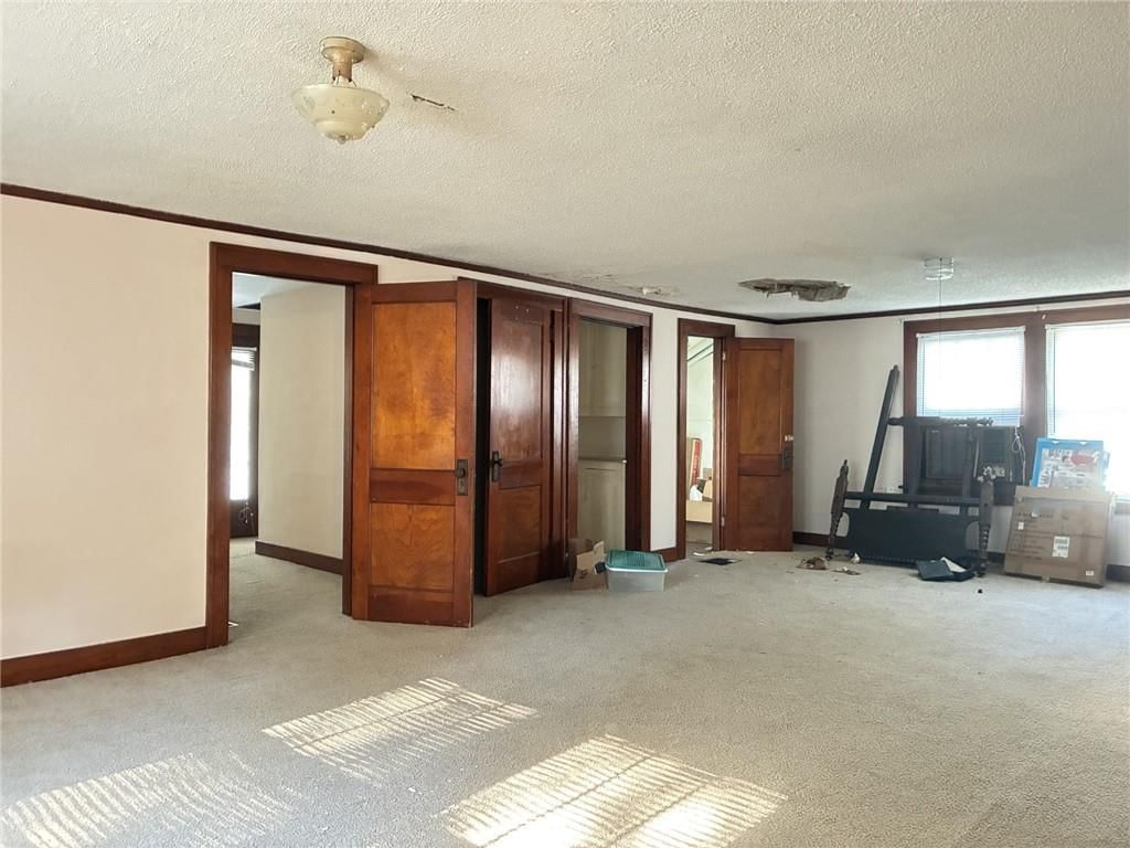 221 W Kansas Street — photo 20