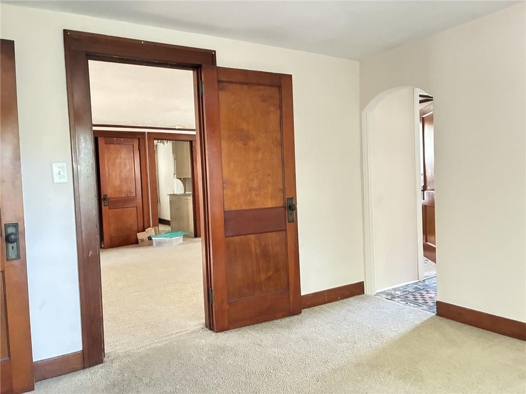 221 W Kansas Street — photo 21