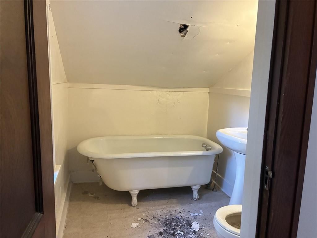 221 W Kansas Street — photo 28