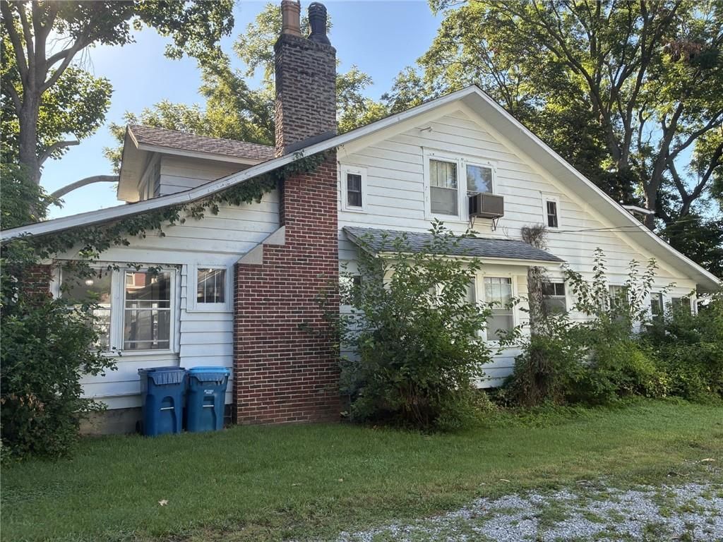 221 W Kansas Street — photo 29