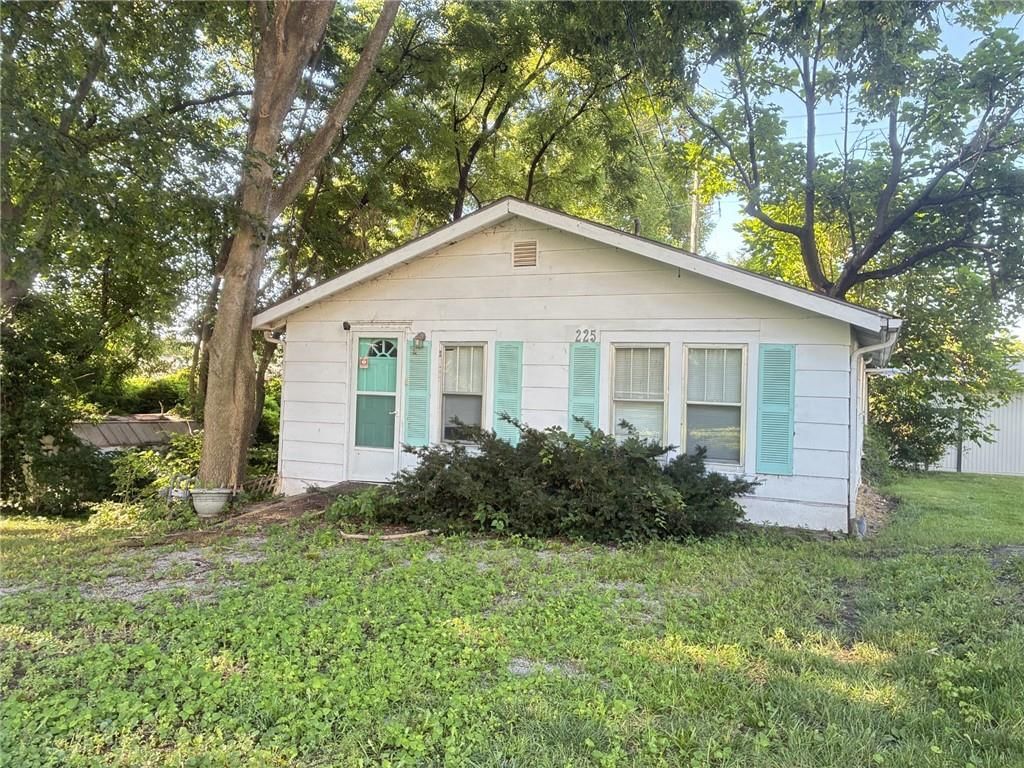 221 W Kansas Street — photo 33