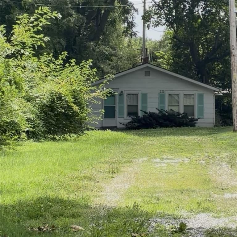221 W Kansas Street — photo 34