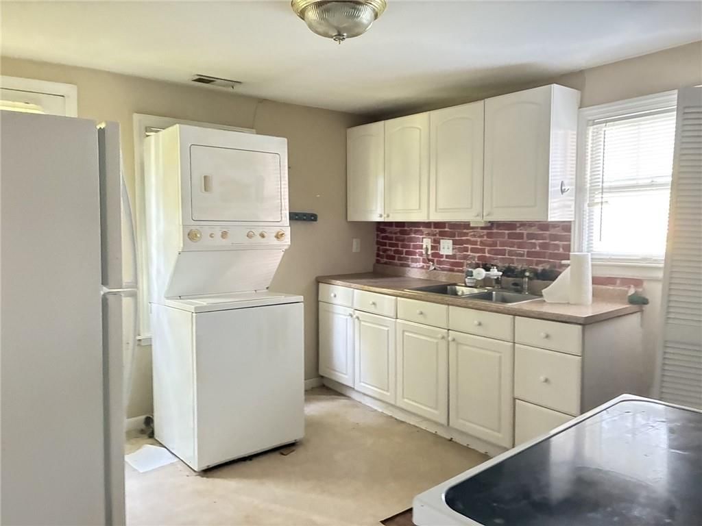 221 W Kansas Street — photo 41