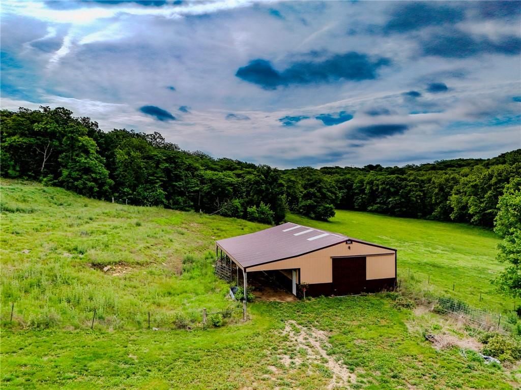 130 SE Sparta Road — photo 3