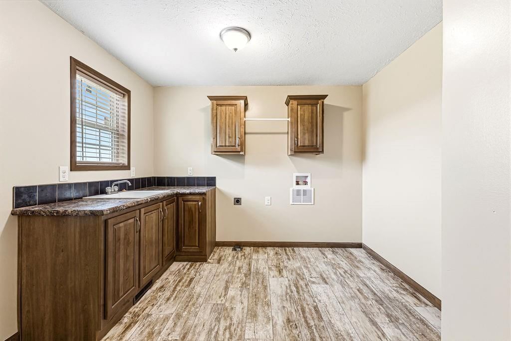 130 SE Sparta Road — photo 19