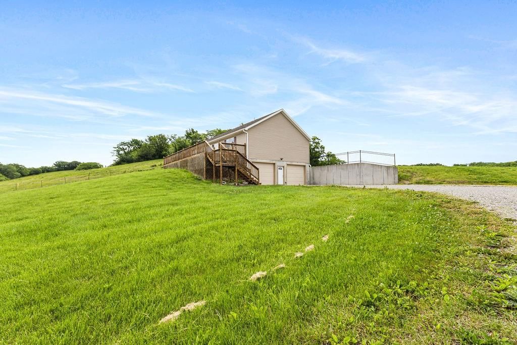 130 SE Sparta Road — photo 56