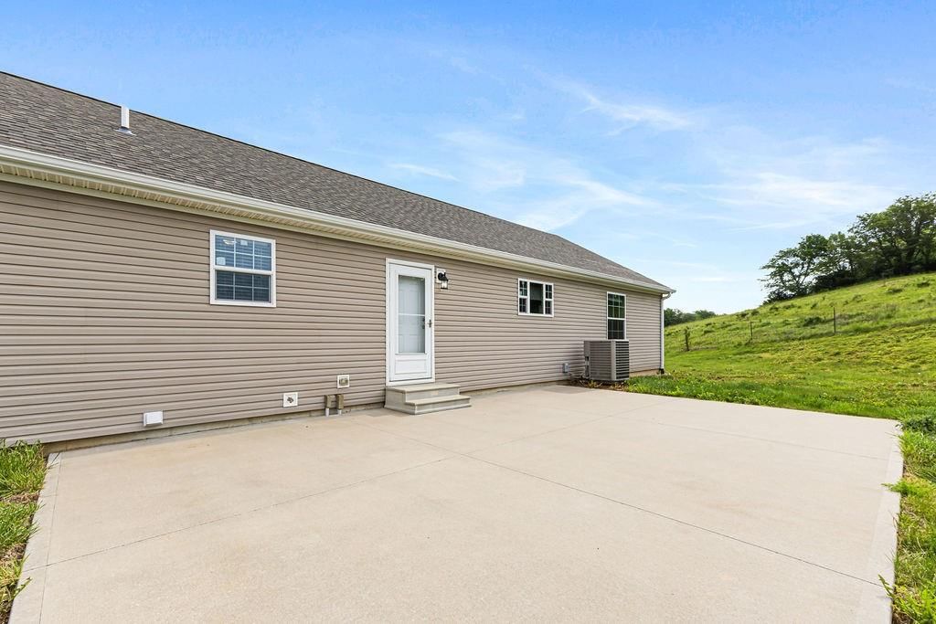 130 SE Sparta Road — photo 57