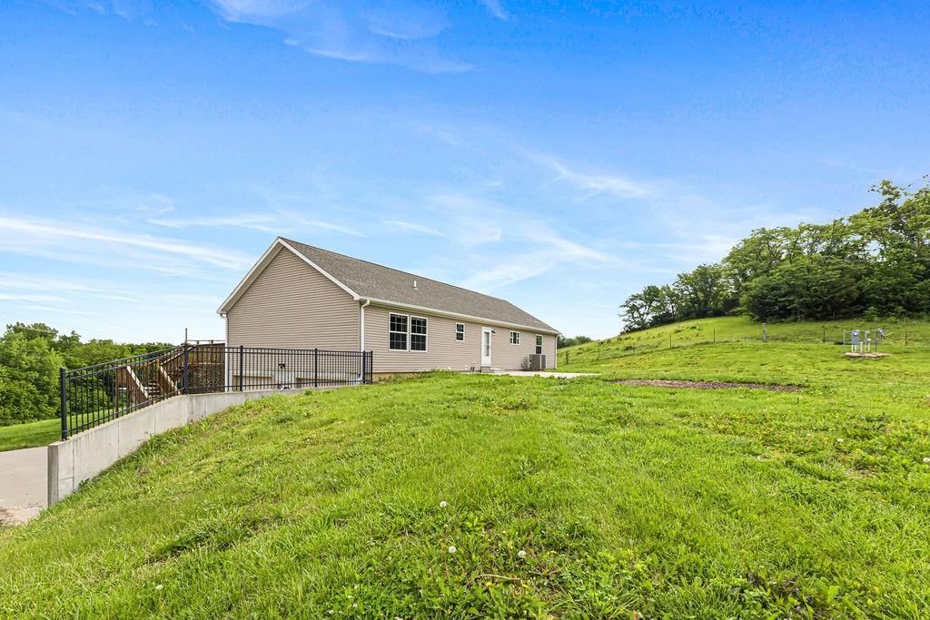 130 SE Sparta Road — photo 59
