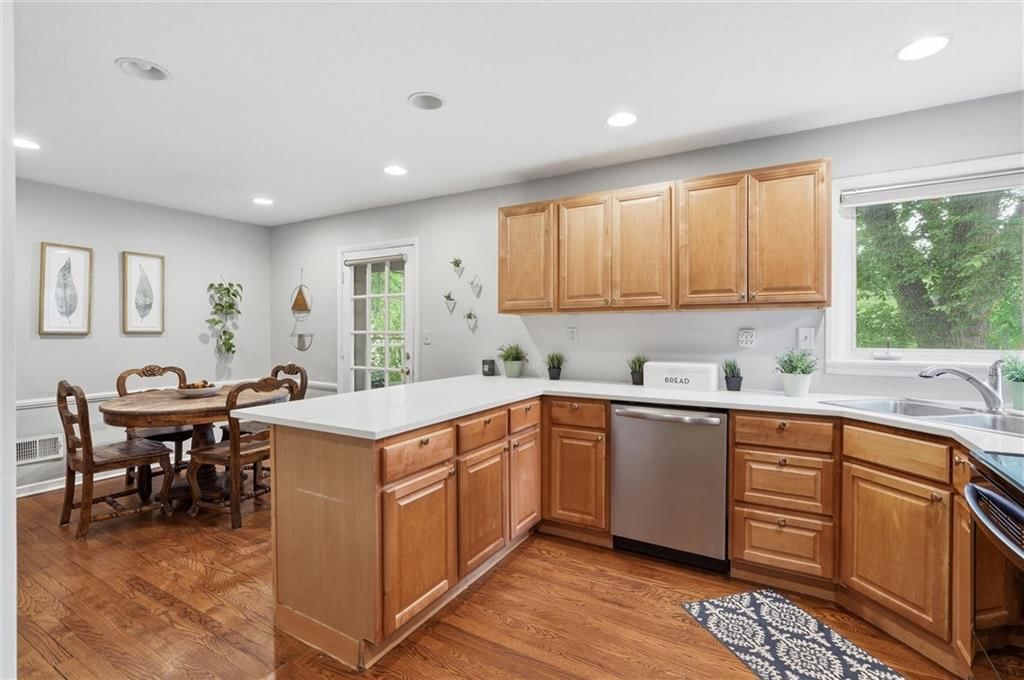 5440 Birch Street — photo 13