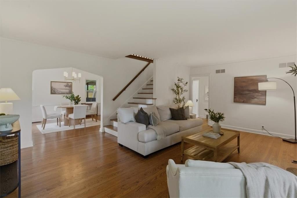 239 E 73rd Terrace — photo 3