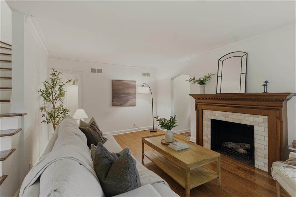 239 E 73rd Terrace — photo 6