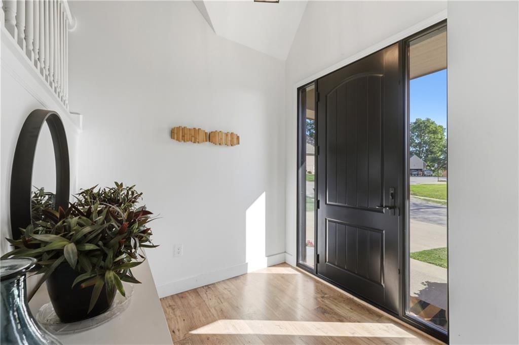 1130 N GLENVIEW Avenue — photo 3