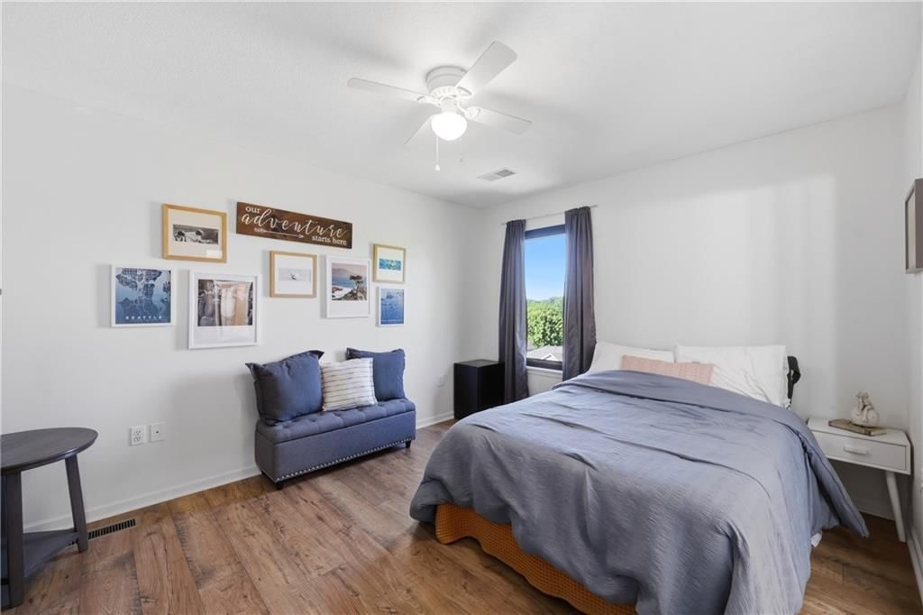 1130 N GLENVIEW Avenue — photo 18