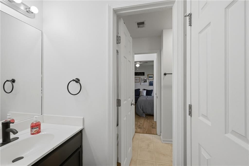 1130 N GLENVIEW Avenue — photo 21