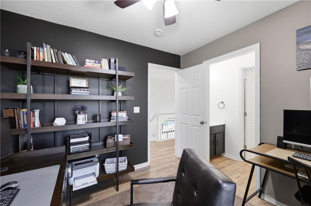 1130 N GLENVIEW Avenue — photo 23