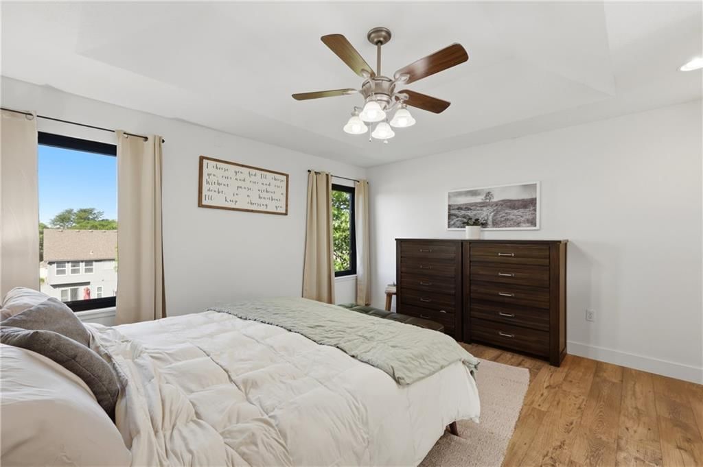 1130 N GLENVIEW Avenue — photo 24