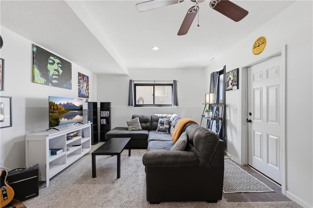 1130 N GLENVIEW Avenue — photo 31