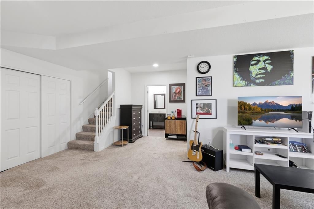 1130 N GLENVIEW Avenue — photo 32