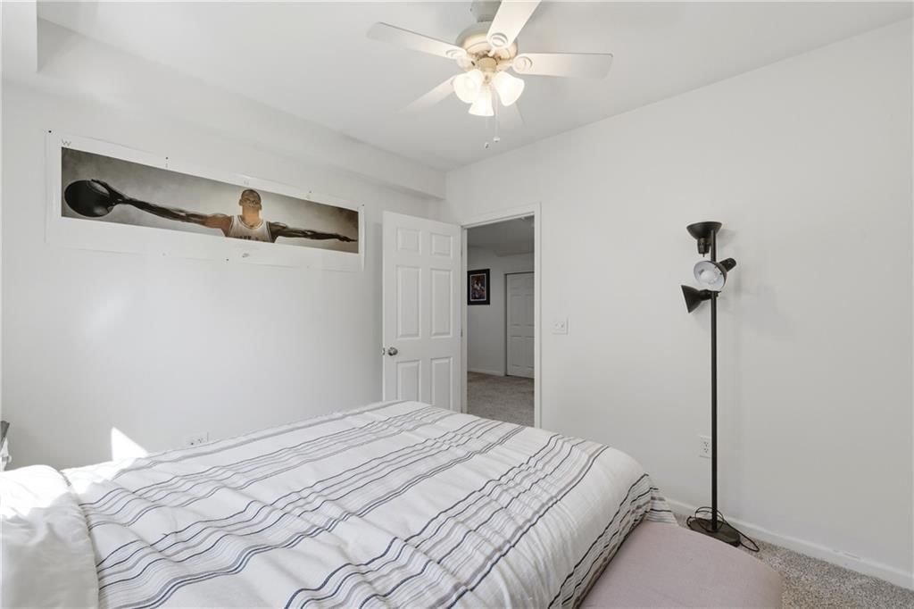 1130 N GLENVIEW Avenue — photo 36