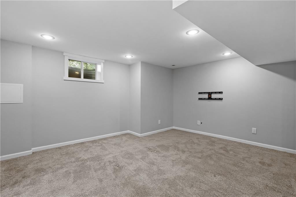 9237 Hardy Street — photo 29