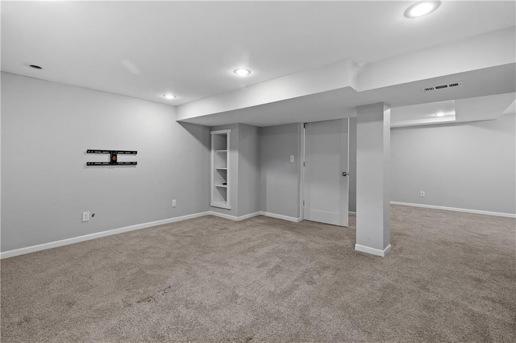 9237 Hardy Street — photo 31