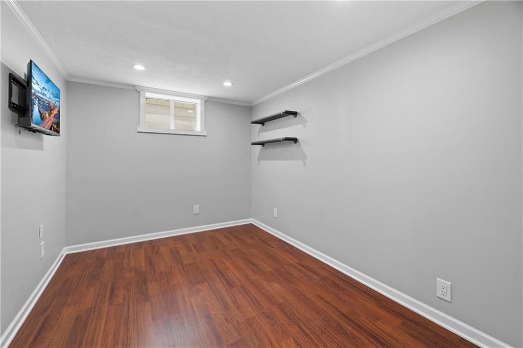 9237 Hardy Street — photo 33