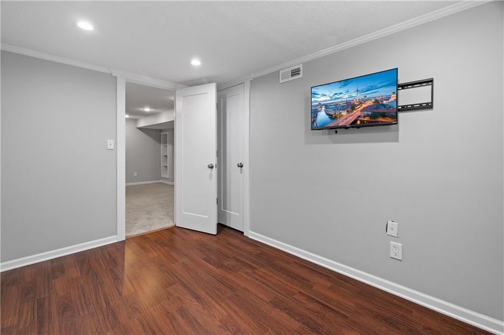 9237 Hardy Street — photo 34