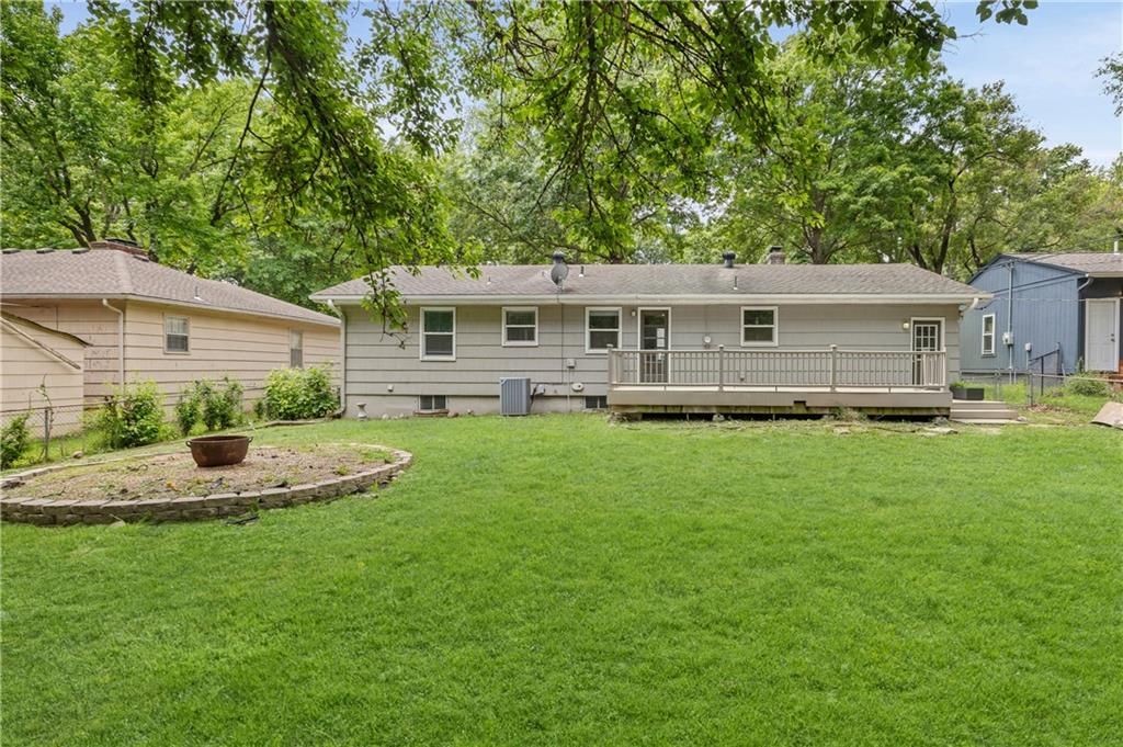 9237 Hardy Street — photo 38
