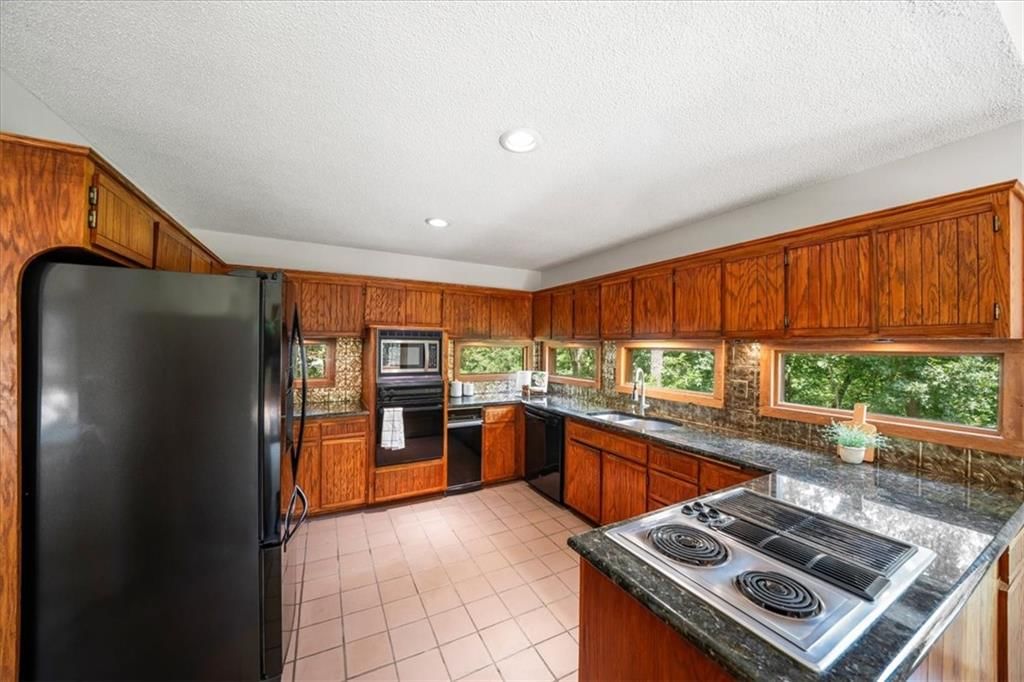 21101 Bittersweet Drive — photo 10