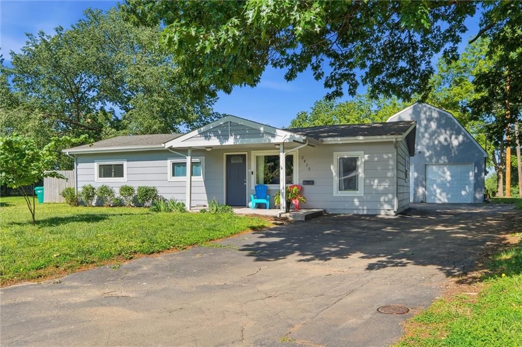 2426 S 51st Court — photo 2