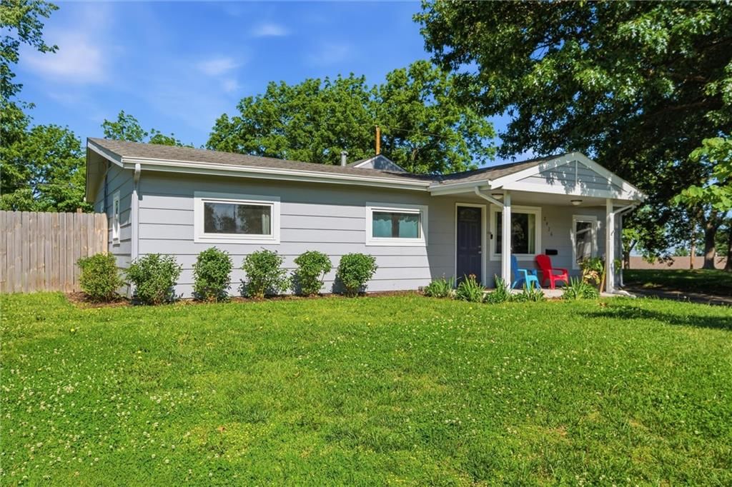 2426 S 51st Court — photo 3
