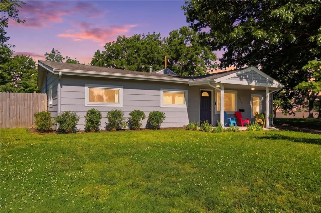 2426 S 51st Court — photo 4