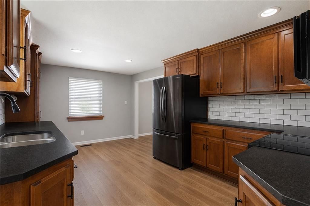 1719 Karlton Way — photo 9
