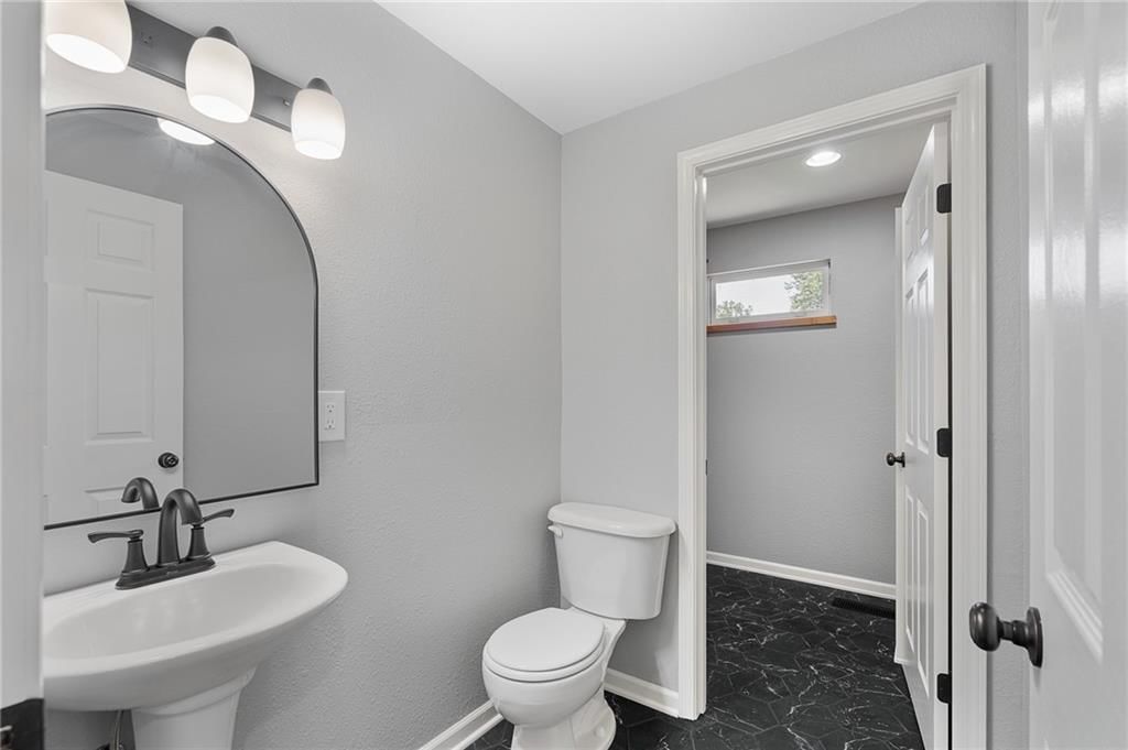 1719 Karlton Way — photo 13